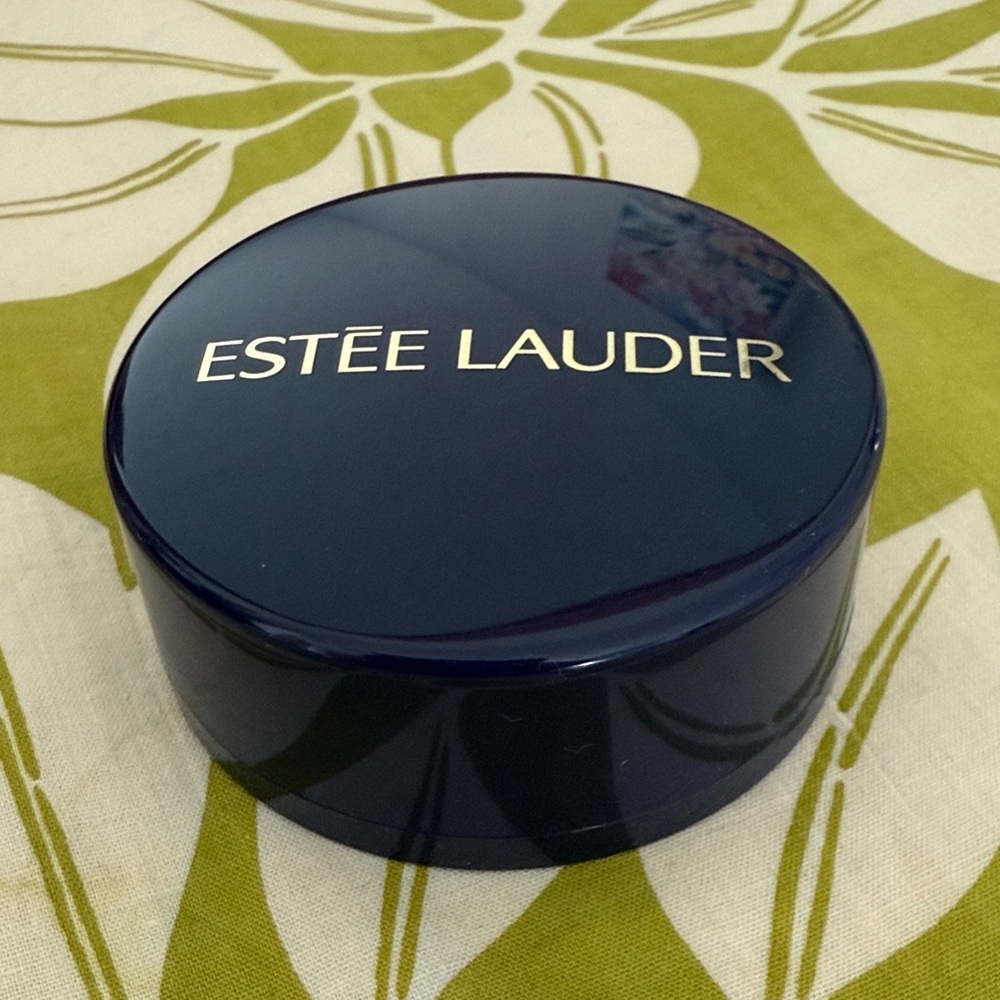 Estee Lauder Lucidity Loose Powder in Deep Blue - Picture 2 of 3